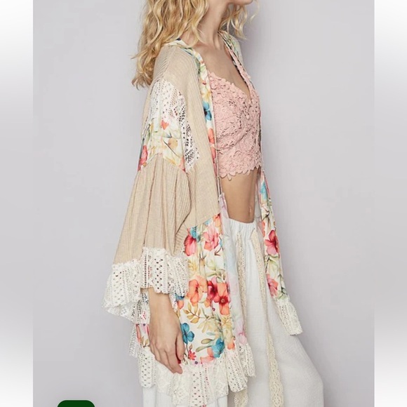 Summer Clearout POL. Floral Crochet Detail Open Front Cardigan - Picture 2 of 3